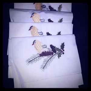 Holiday embroidered cloth napkins (4)